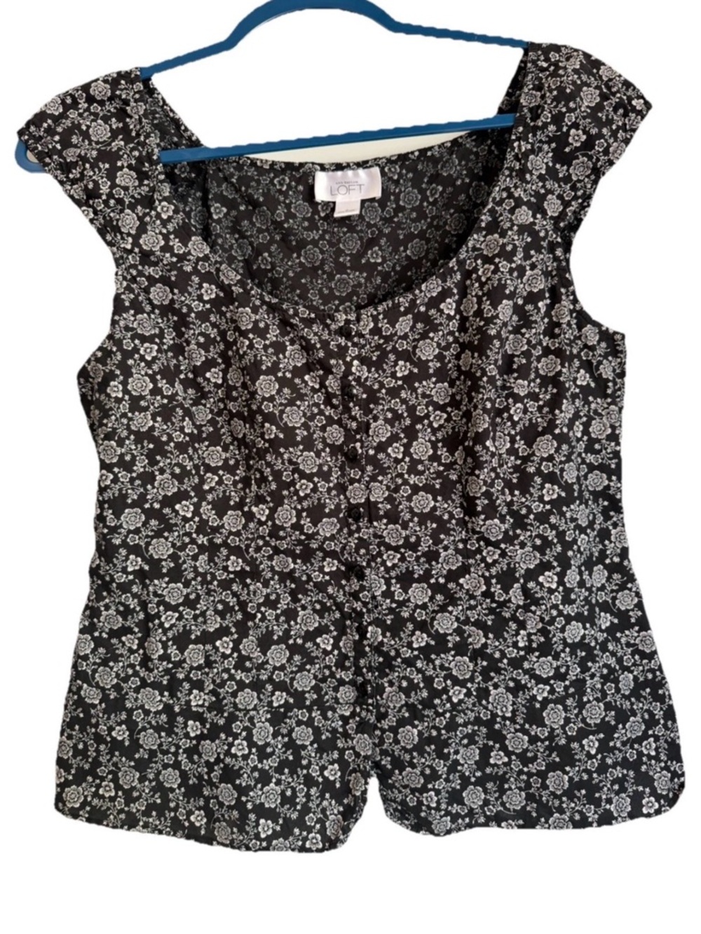 Vintage LOFT Black and White‎ Floral Cap Sleeve Button Front Blouse